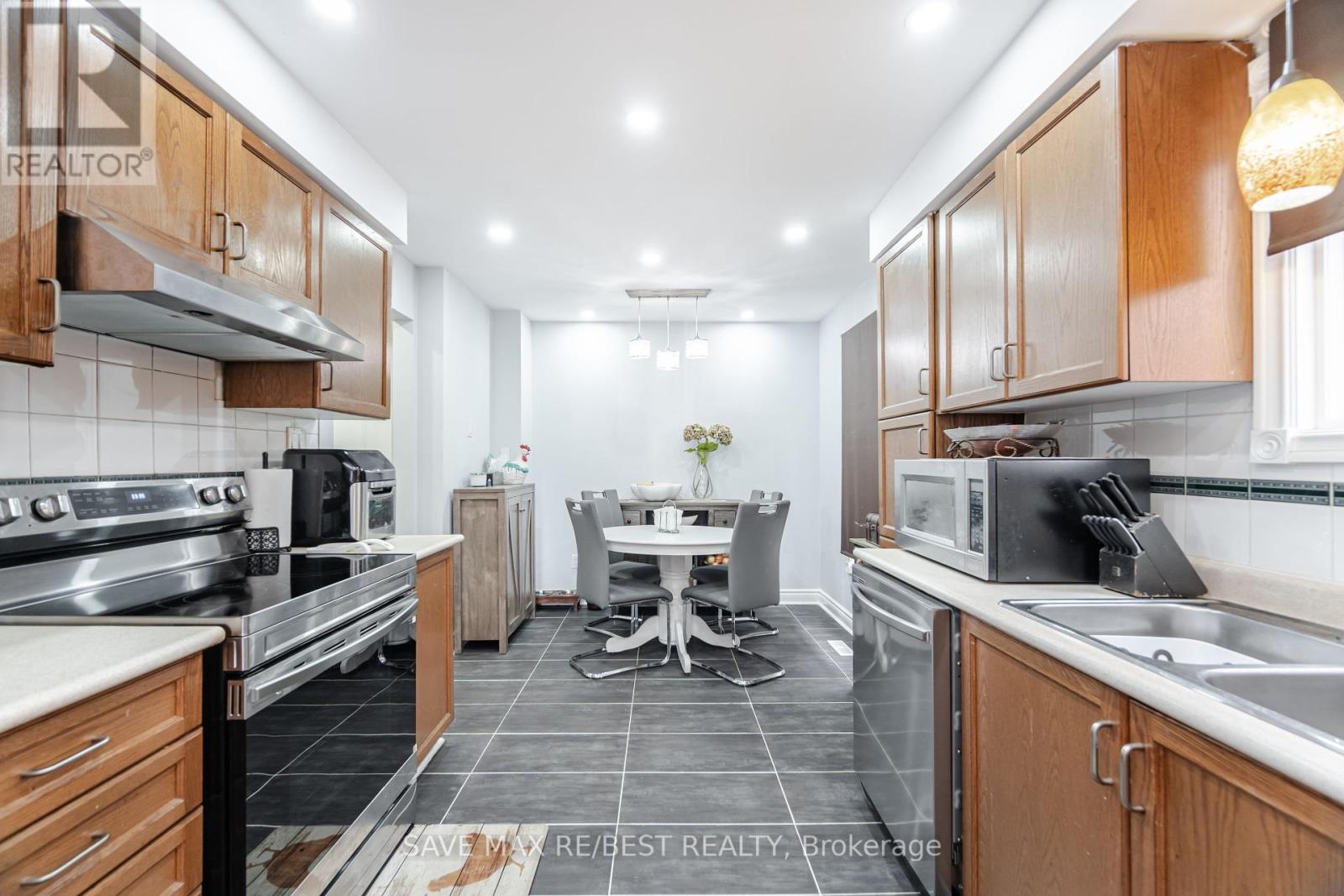 14 Rustywood Drive, Brampton, Ontario  L6Y 2W2 - Photo 12 - W12081932