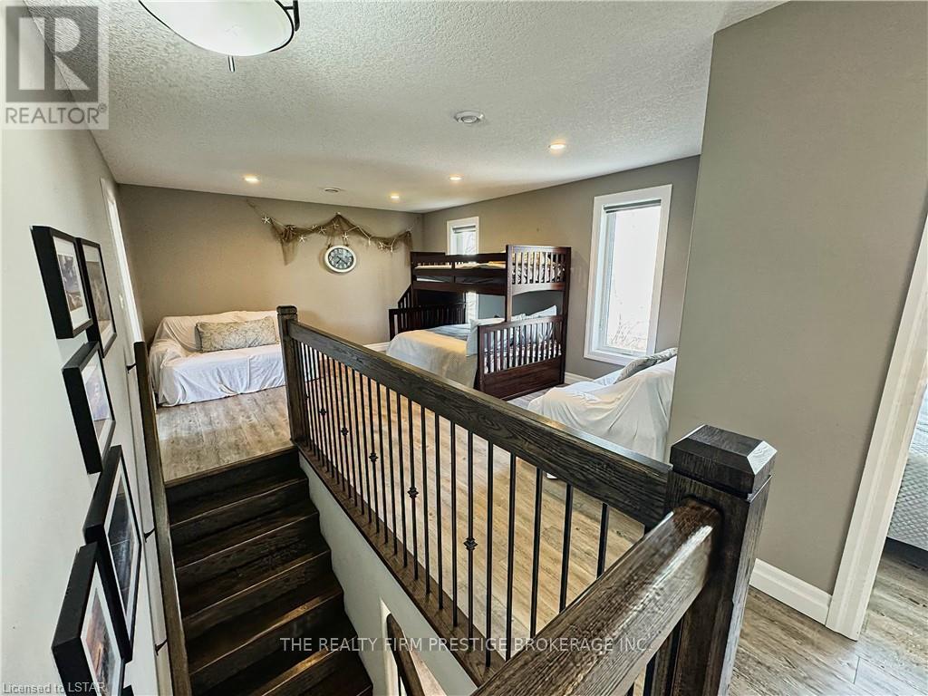 18574 Erie Shore Drive, Chatham-Kent, Ontario  N0L 1A0 - Photo 10 - X12088993