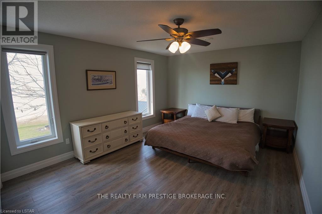 18574 Erie Shore Drive, Chatham-Kent, Ontario  N0L 1A0 - Photo 12 - X12088993