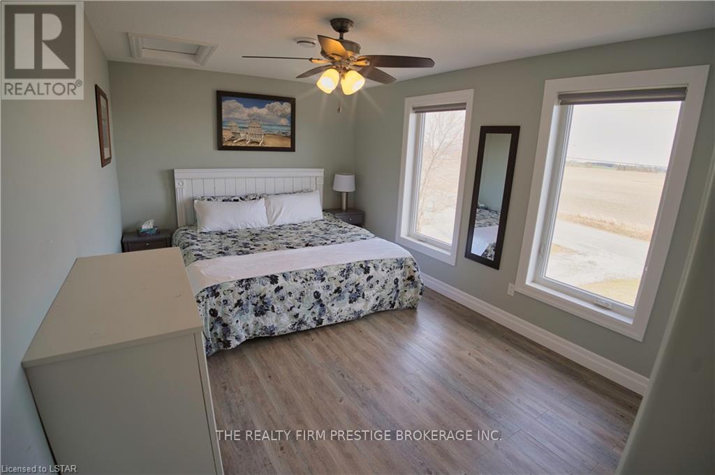 18574 Erie Shore Drive, Chatham-Kent, Ontario  N0L 1A0 - Photo 14 - X12088993