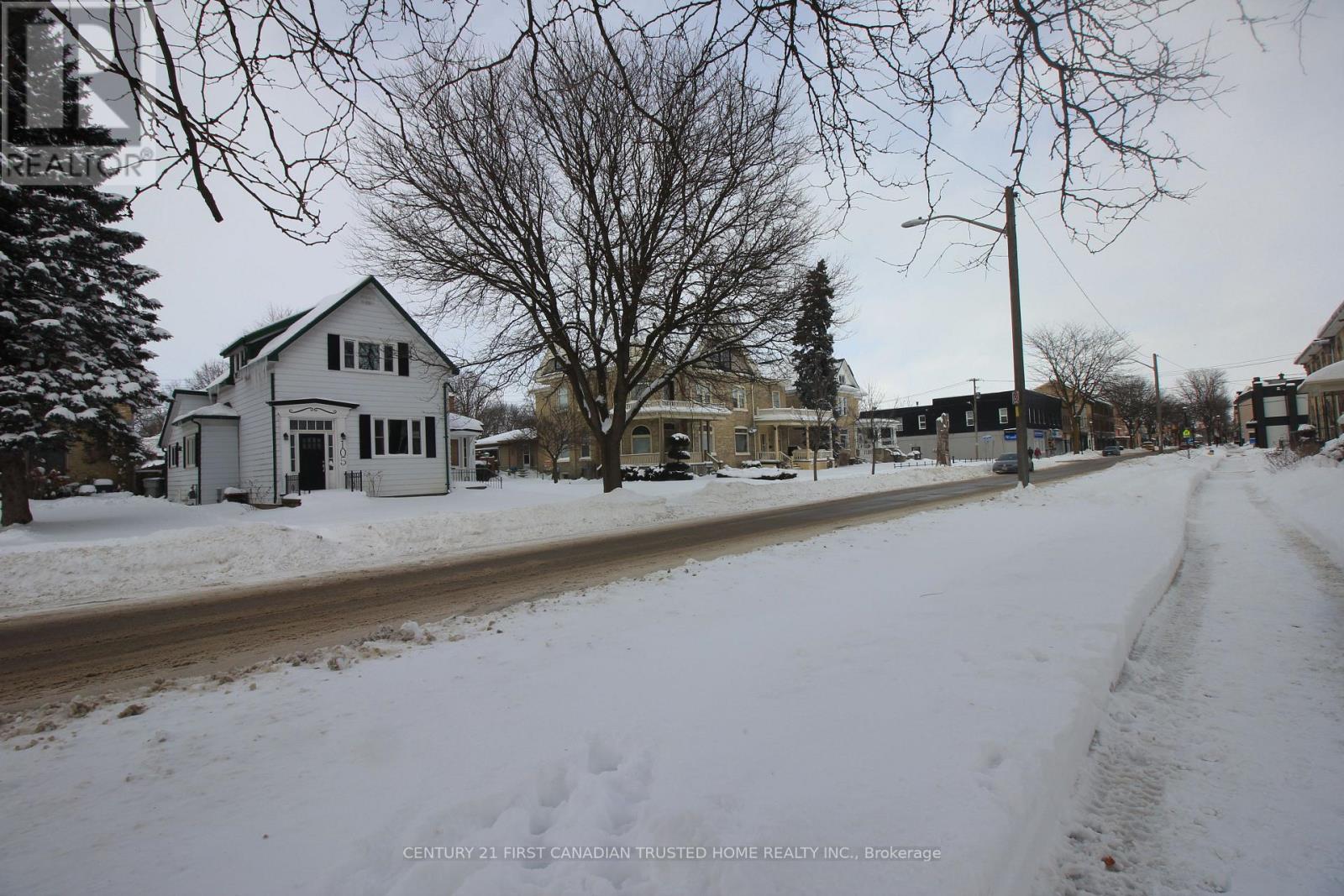 Photo 43 of 44 for 114 Front Street W