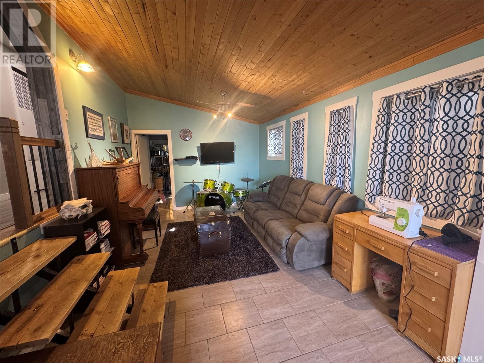 1 Saskatchewan Avenue, Hume, Saskatchewan  S0C 1G0 - Photo 3 - SK002997