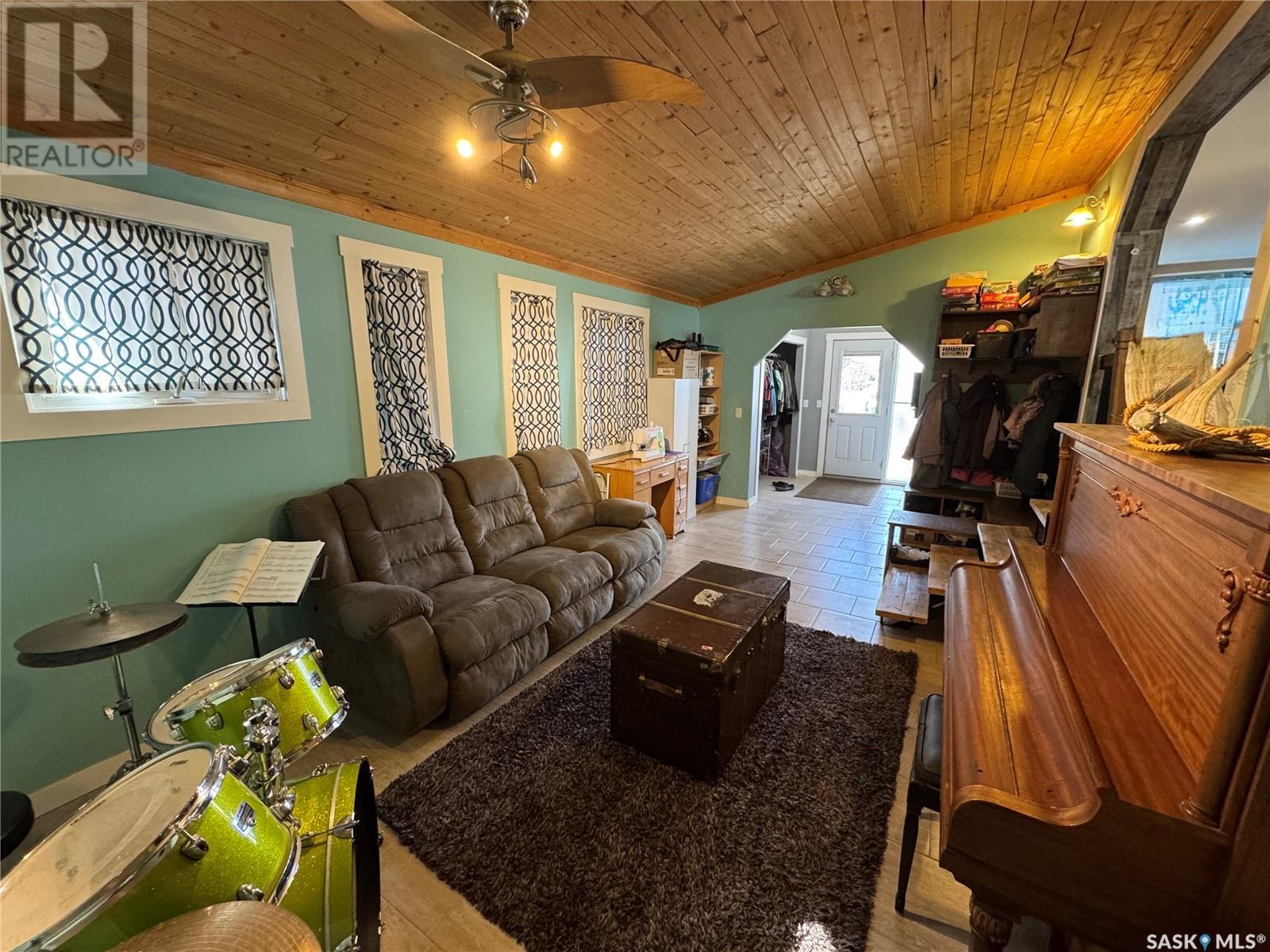 1 Saskatchewan Avenue, Hume, Saskatchewan  S0C 1G0 - Photo 4 - SK002997