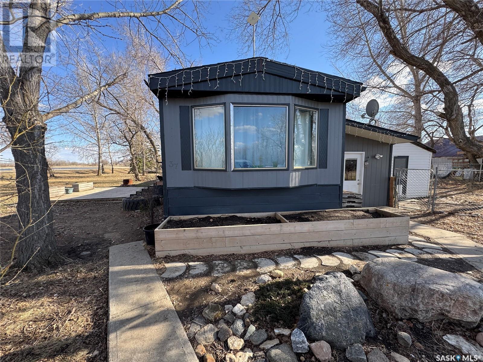 1 Saskatchewan Avenue, Hume, Saskatchewan  S0C 1G0 - Photo 1 - SK002997