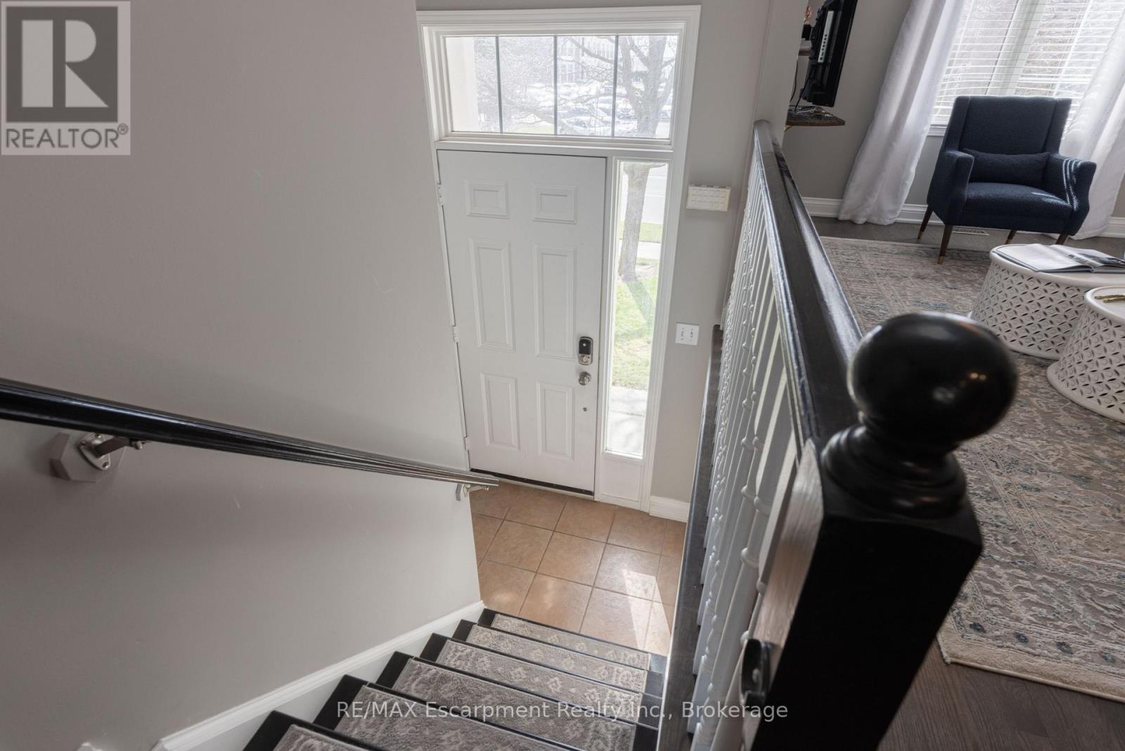 Property at 65 FAIRWOOD PLACE W image 3