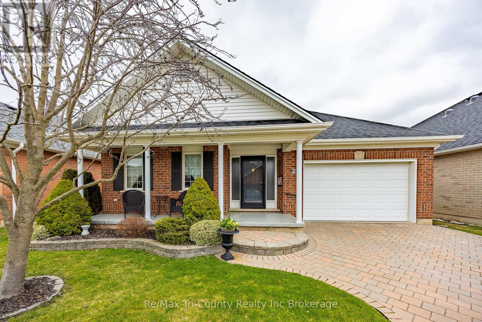 18 Jones Crescent, Tillsonburg photo number 2 18 Jones Crescent, Tillsonburg photo number 2