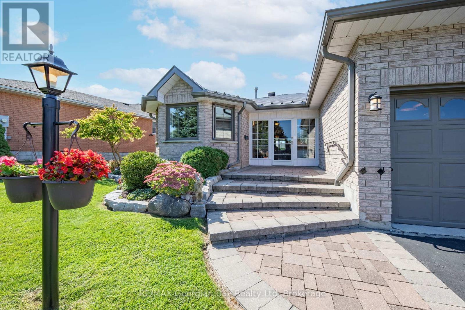 204 Margaret Street, Midland, Ontario  L4R 4Y1 - Photo 2 - S12088940