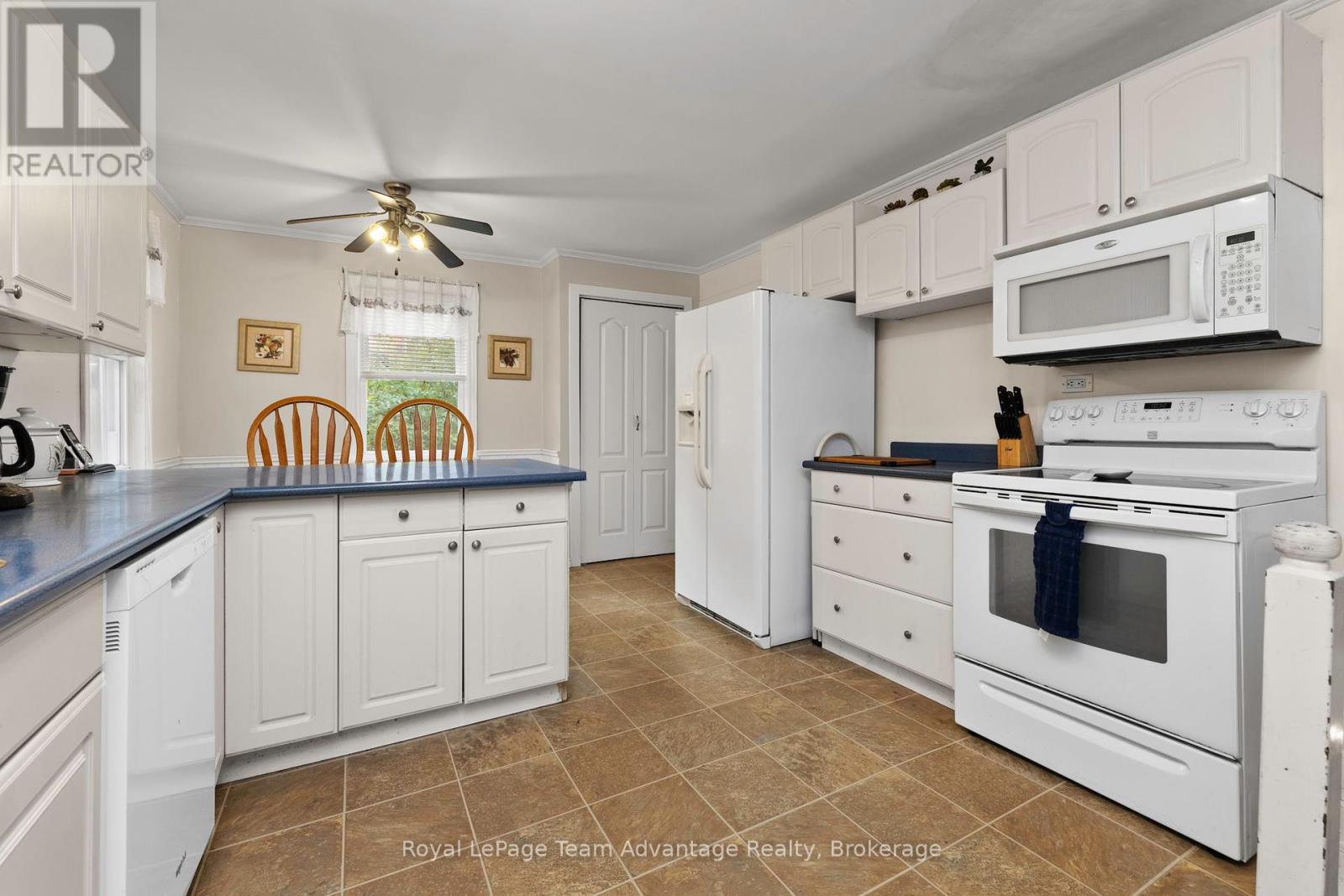 4 George Street, Parry Sound, Ontario  P2A 2M1 - Photo 2 - X12088931