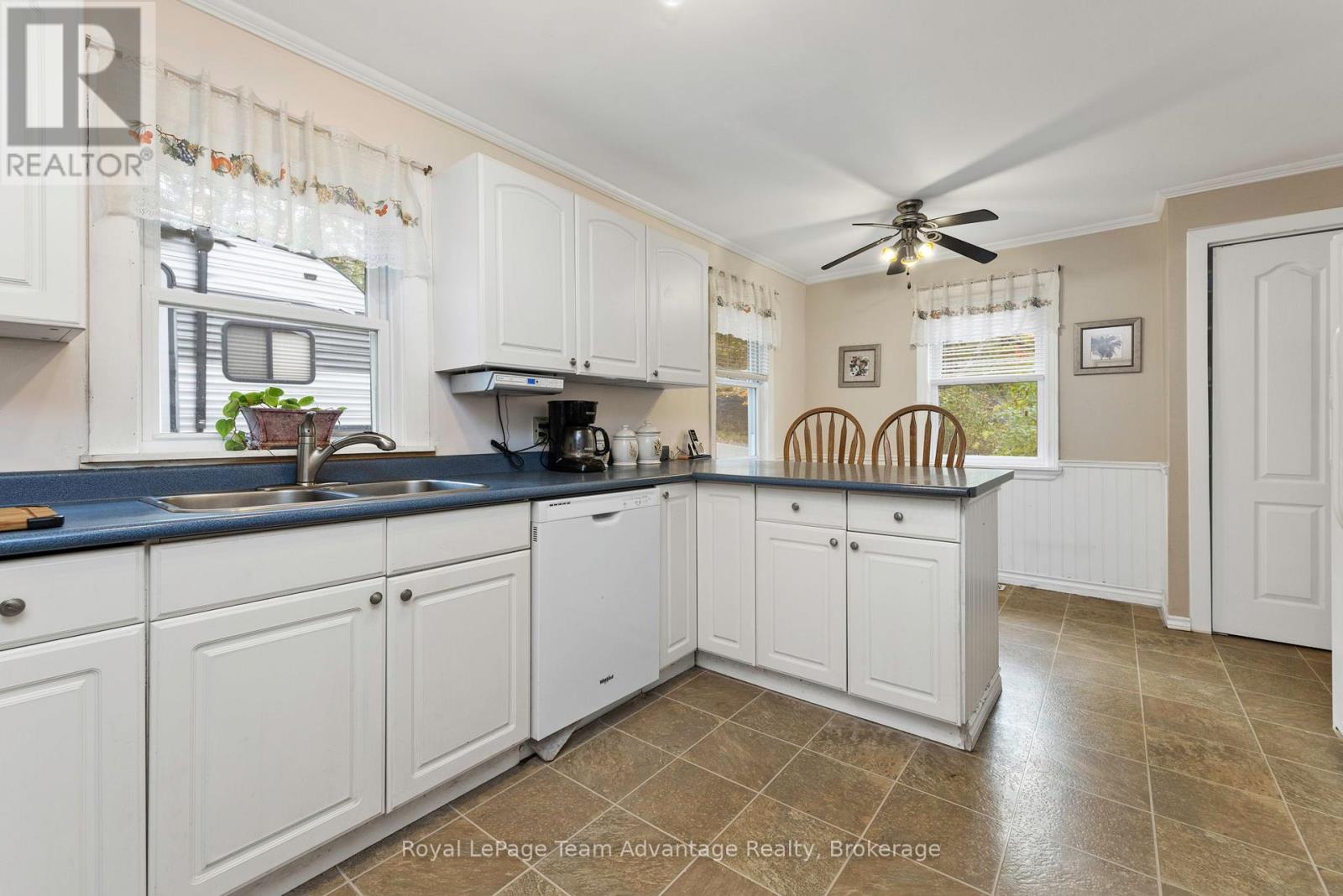 4 George Street, Parry Sound, Ontario  P2A 2M1 - Photo 3 - X12088931
