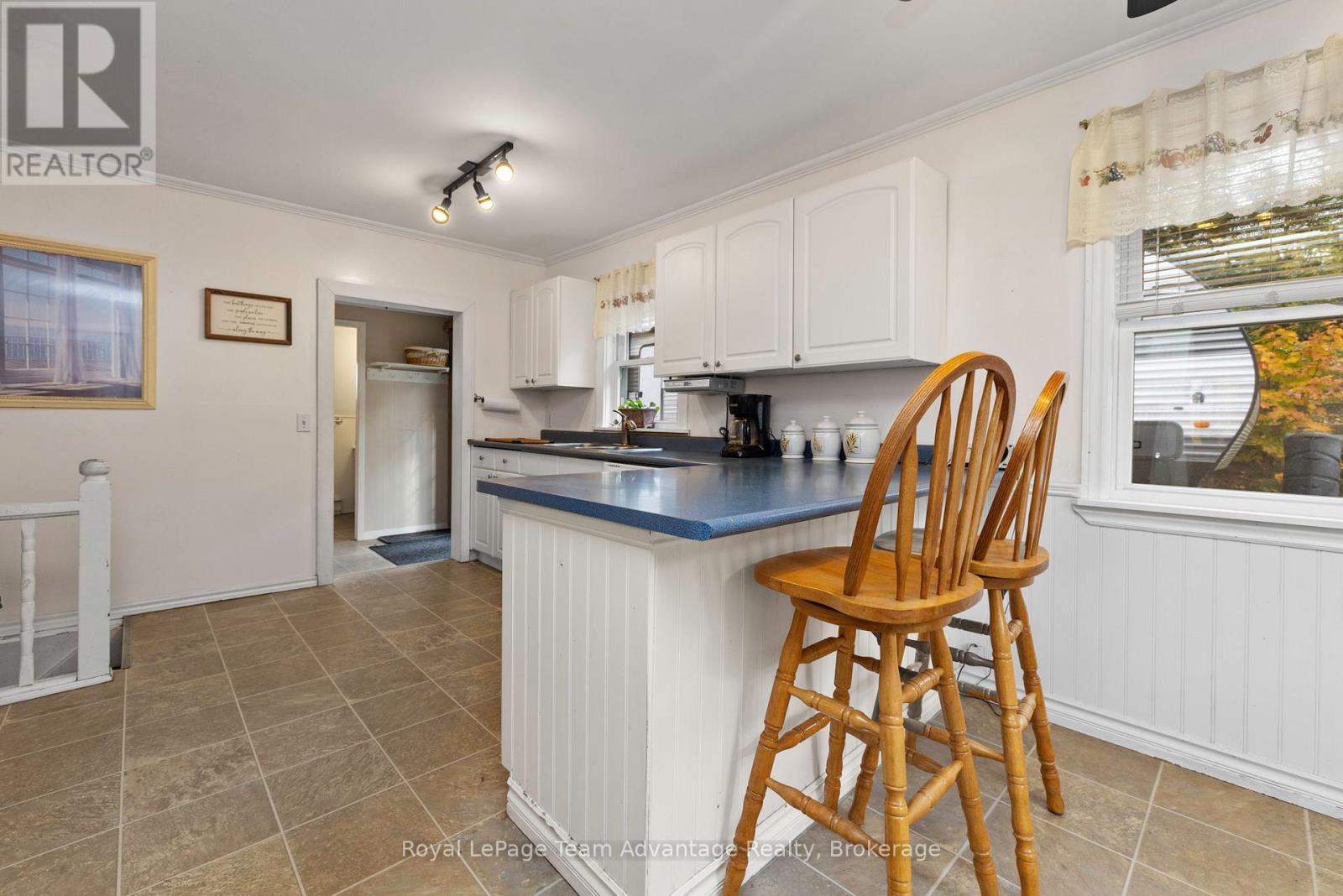 4 George Street, Parry Sound, Ontario  P2A 2M1 - Photo 5 - X12088931