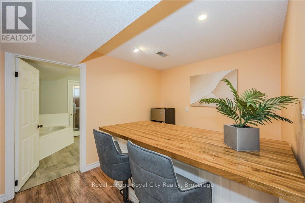 219 Elmira Road S, Guelph, Ontario  N1K 1R1 - Photo 40 - X12088950