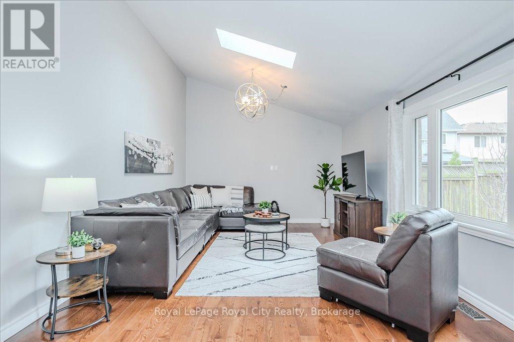 219 Elmira Road S, Guelph, Ontario  N1K 1R1 - Photo 8 - X12088950