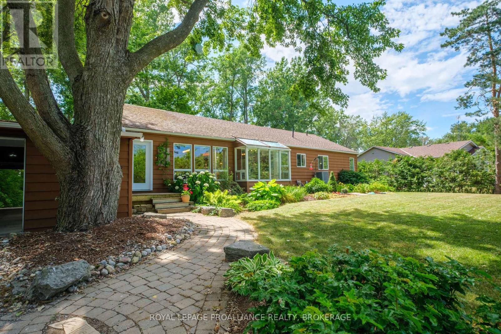 26 Sunset Lane, Greater Napanee (Greater Napanee), Ontario  K7R 3K7 - Photo 3 - X12089010