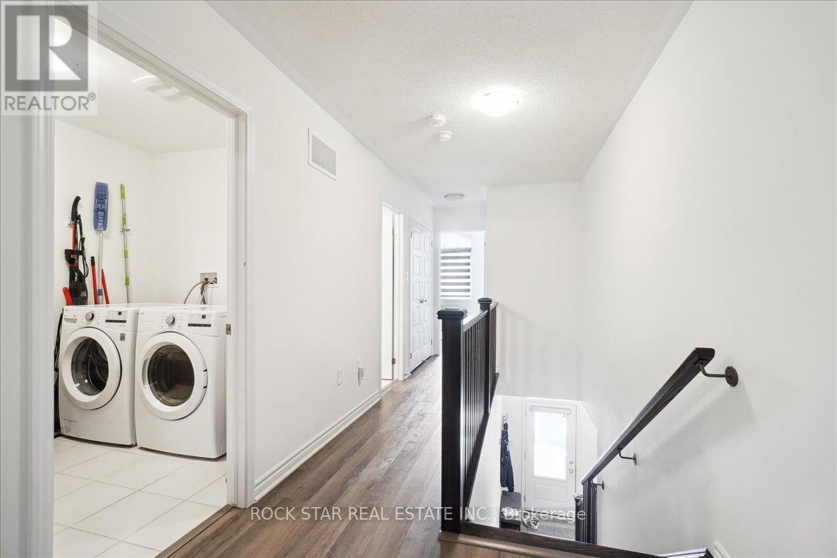 1560 Moira Crescent, Milton, Ontario  L9T 6H8 - Photo 16 - W12088870