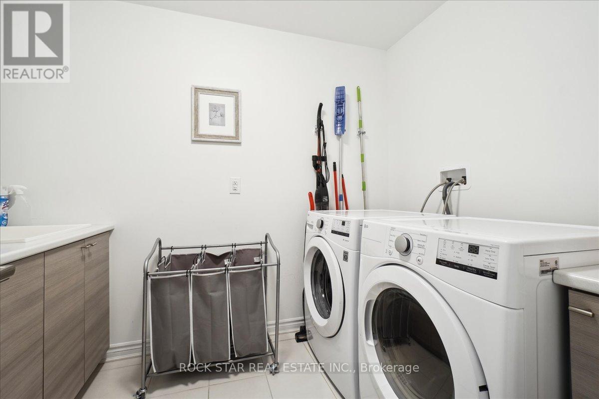 1560 Moira Crescent, Milton, Ontario  L9T 6H8 - Photo 17 - W12088870