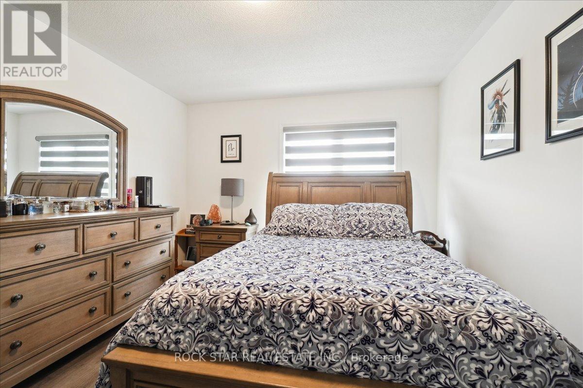 1560 Moira Crescent, Milton, Ontario  L9T 6H8 - Photo 19 - W12088870