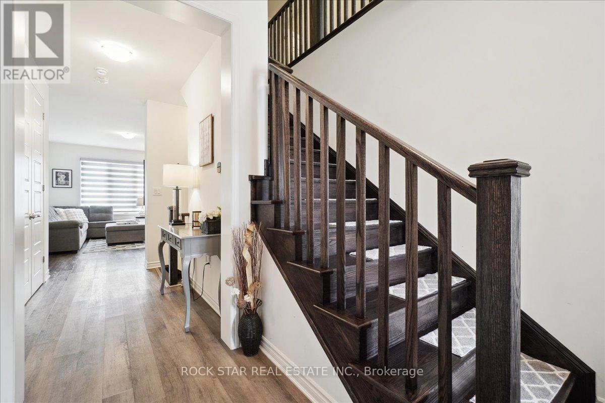 1560 Moira Crescent, Milton, Ontario  L9T 6H8 - Photo 3 - W12088870