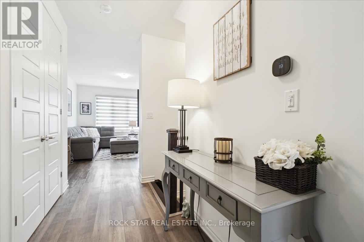 1560 Moira Crescent, Milton, Ontario  L9T 6H8 - Photo 4 - W12088870