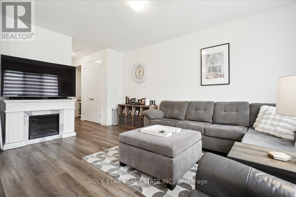 1560 Moira Crescent, Milton, Ontario  L9T 6H8 - Photo 6 - W12088870