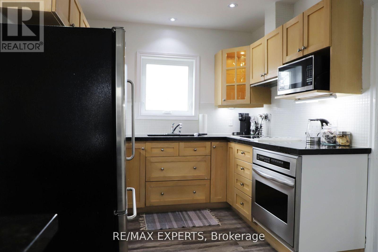 Upper - 39 Twenty Fifth Street, Toronto, Ontario  M8V 3P8 - Photo 10 - W12088914