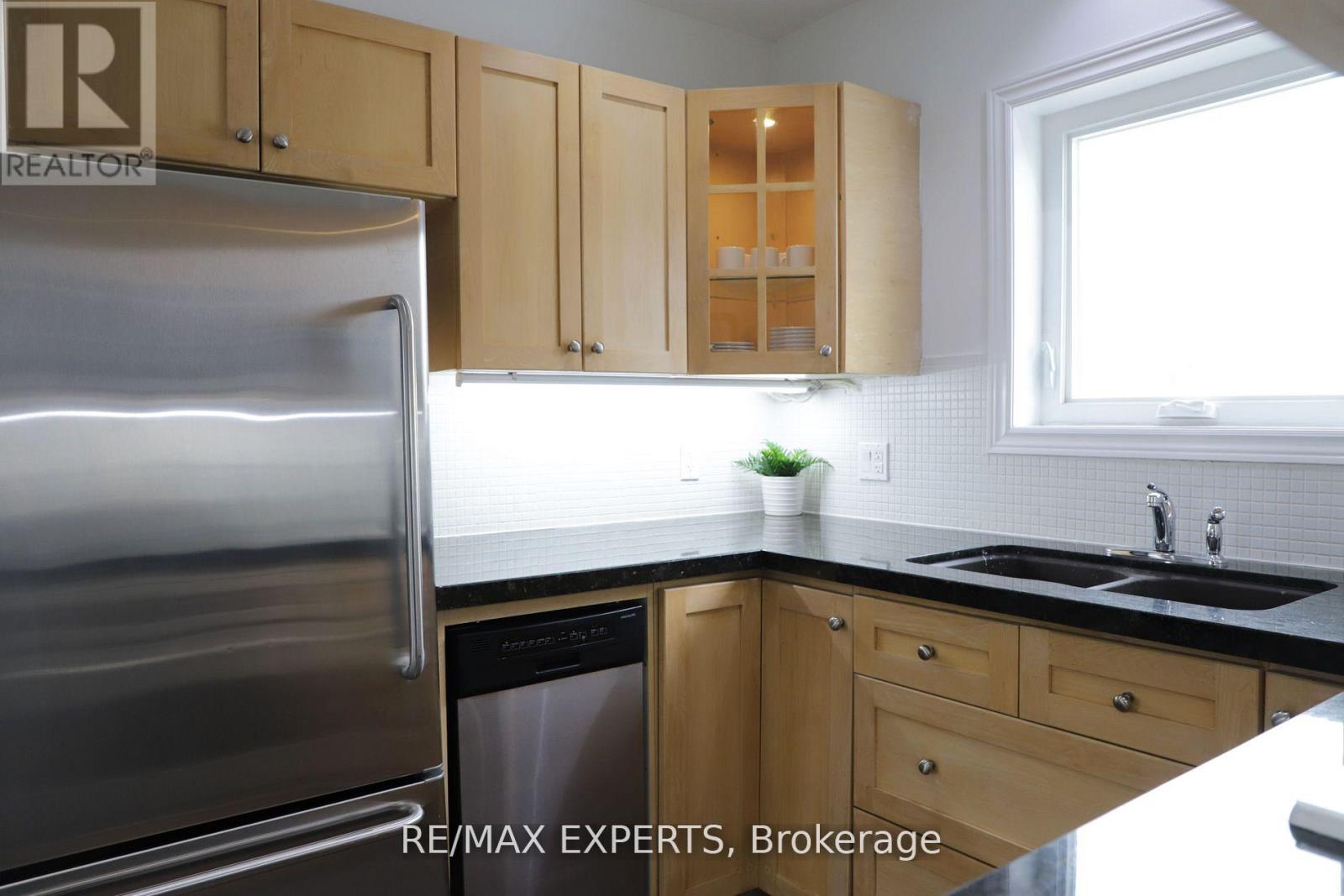 Upper - 39 Twenty Fifth Street, Toronto, Ontario  M8V 3P8 - Photo 11 - W12088914