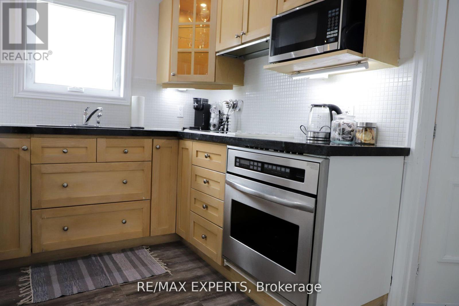 Upper - 39 Twenty Fifth Street, Toronto, Ontario  M8V 3P8 - Photo 12 - W12088914