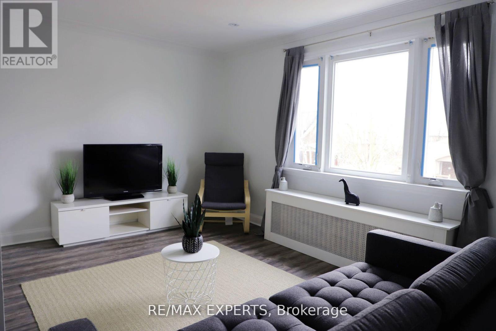 Upper - 39 Twenty Fifth Street, Toronto, Ontario  M8V 3P8 - Photo 2 - W12088914