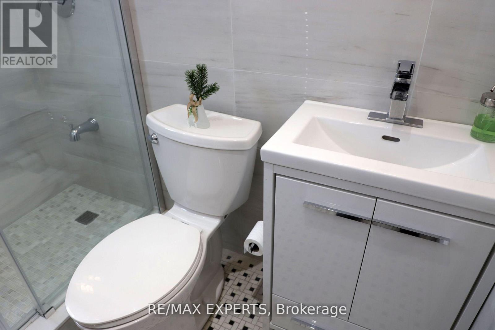 Upper - 39 Twenty Fifth Street, Toronto, Ontario  M8V 3P8 - Photo 24 - W12088914