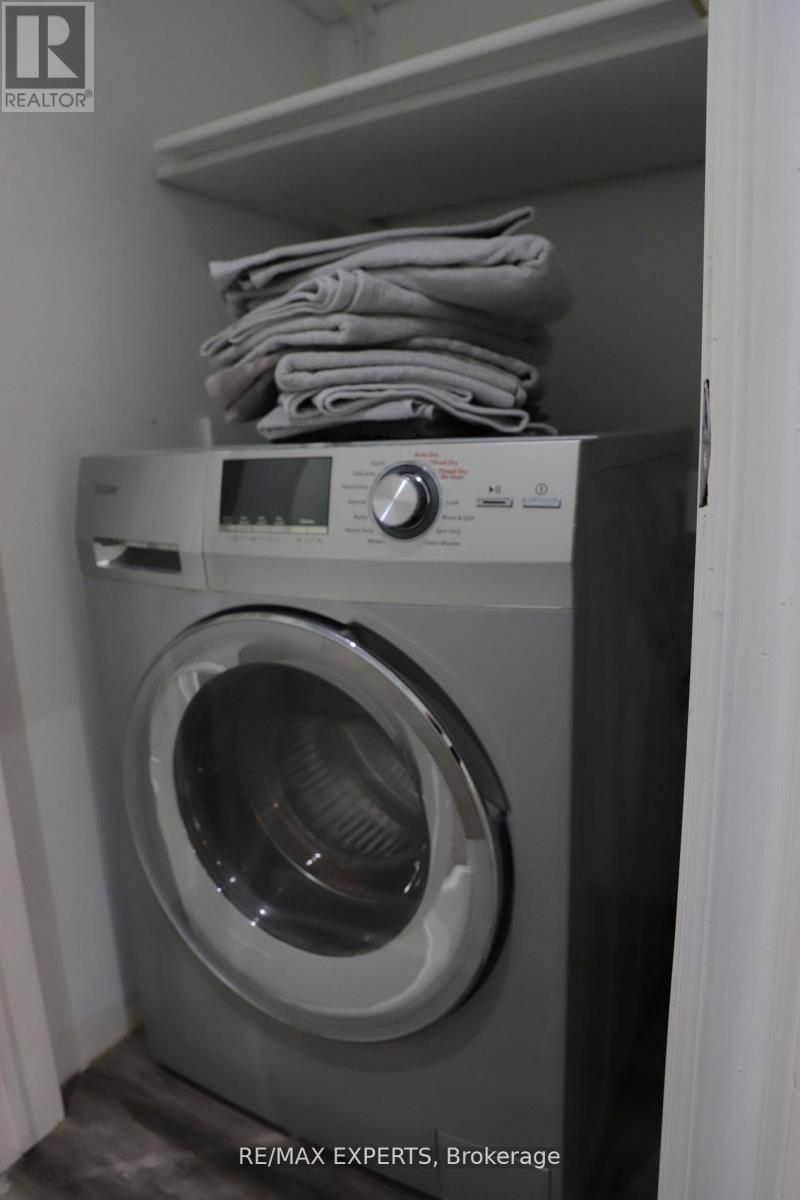 Upper - 39 Twenty Fifth Street, Toronto, Ontario  M8V 3P8 - Photo 26 - W12088914