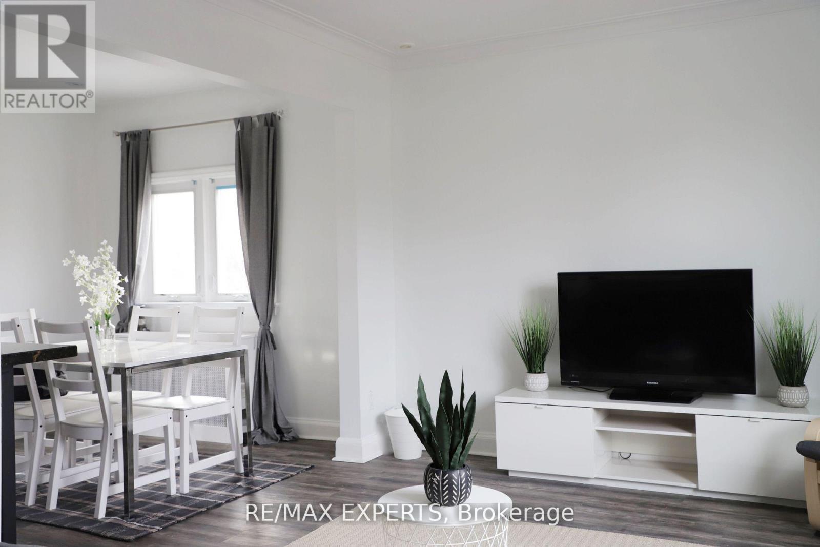 Upper - 39 Twenty Fifth Street, Toronto, Ontario  M8V 3P8 - Photo 3 - W12088914
