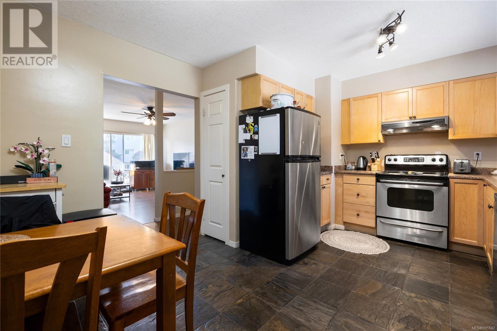 Property at 3 1630 Crescent View Dr image 4