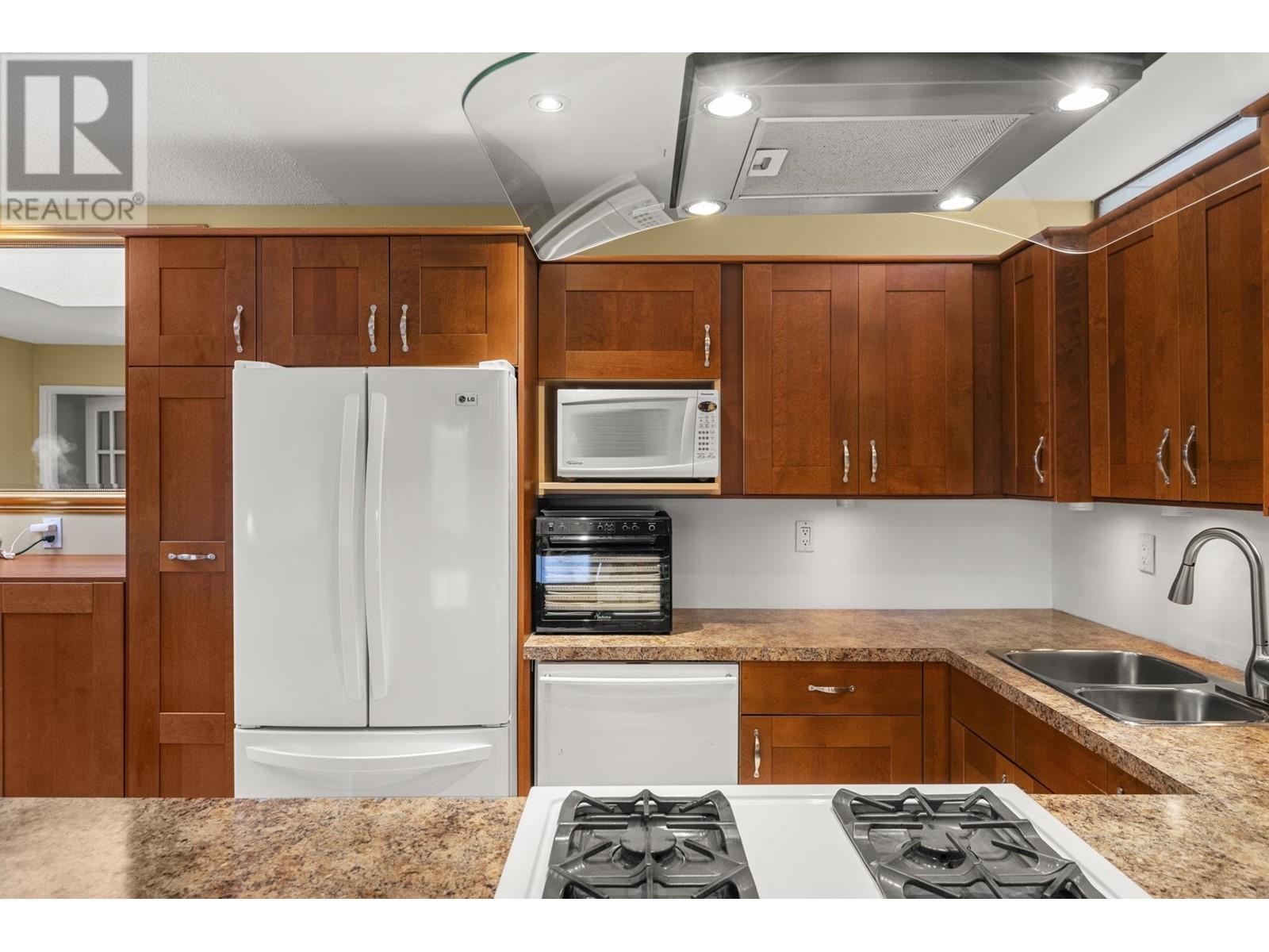 Listing Picture 14 of 35 : 401 1414 W 73RD AVENUE, Vancouver / 溫哥華 - 魯藝地產 Yvonne Lu Group - MLS Medallion Club Member