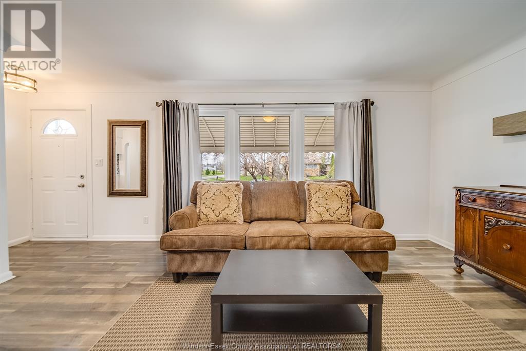 Property at 492 ISACK DRIVE image 4
