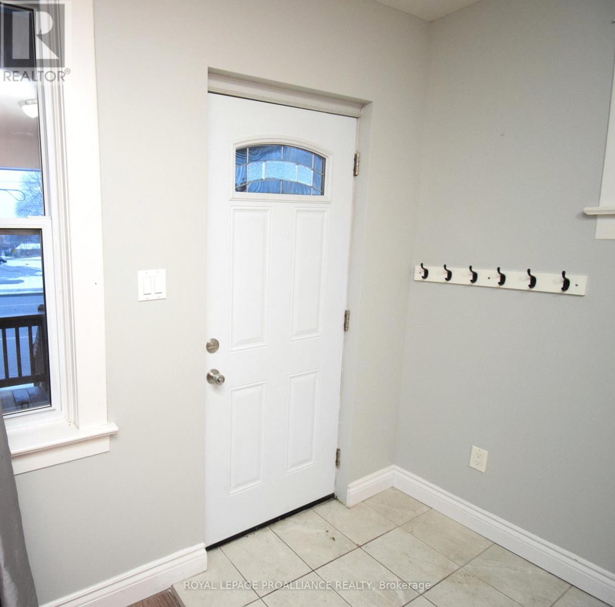 Property at 158 DUNDAS STREET E image 5