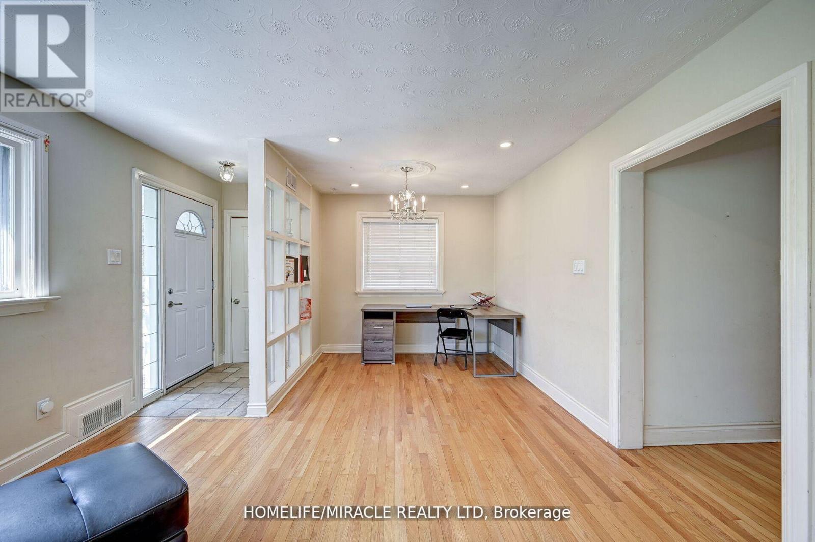 1235 Old River Road, Mississauga, Ontario  L5G 1X1 - Photo 10 - W12089138