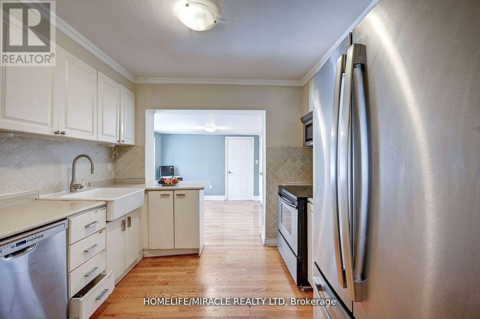1235 Old River Road, Mississauga, Ontario  L5G 1X1 - Photo 16 - W12089138