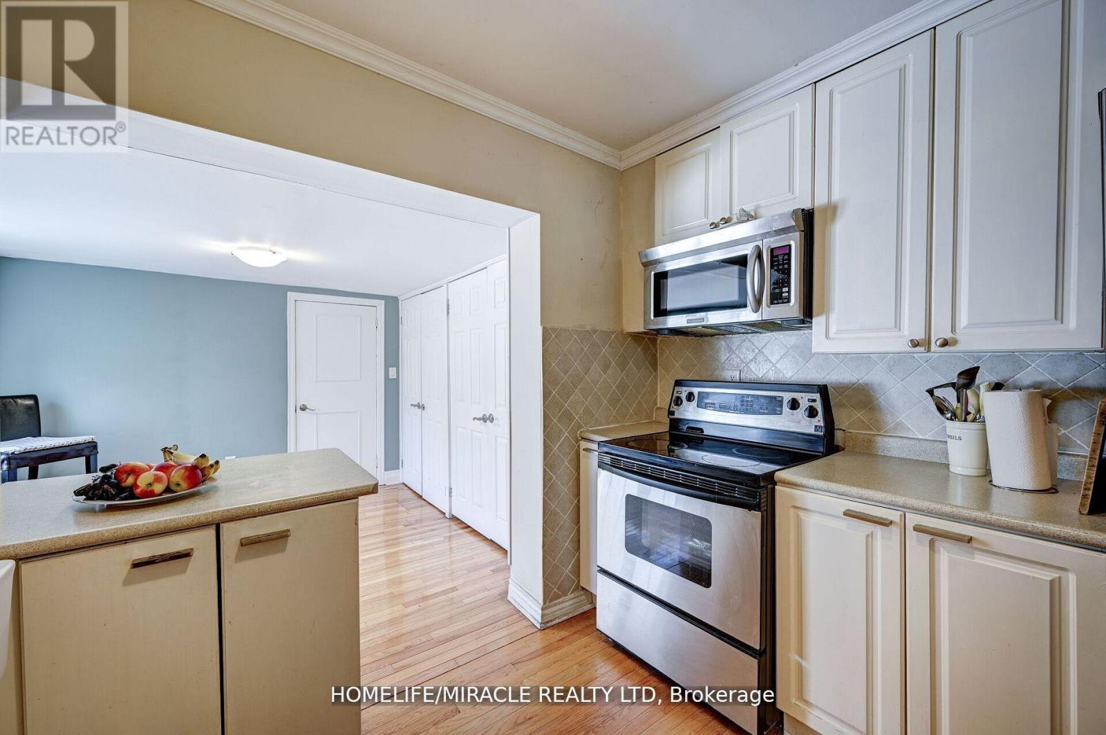 1235 Old River Road, Mississauga, Ontario  L5G 1X1 - Photo 17 - W12089138