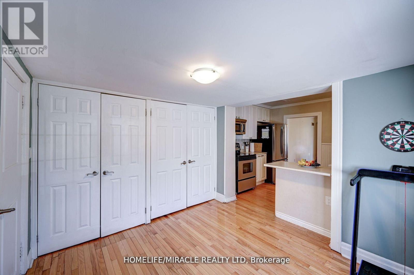 1235 Old River Road, Mississauga, Ontario  L5G 1X1 - Photo 21 - W12089138