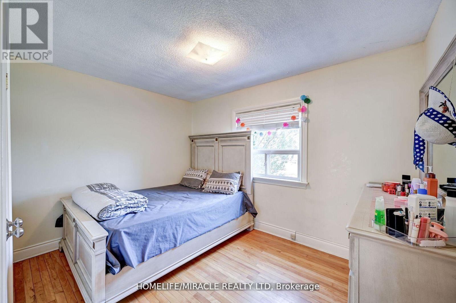 1235 Old River Road, Mississauga, Ontario  L5G 1X1 - Photo 25 - W12089138
