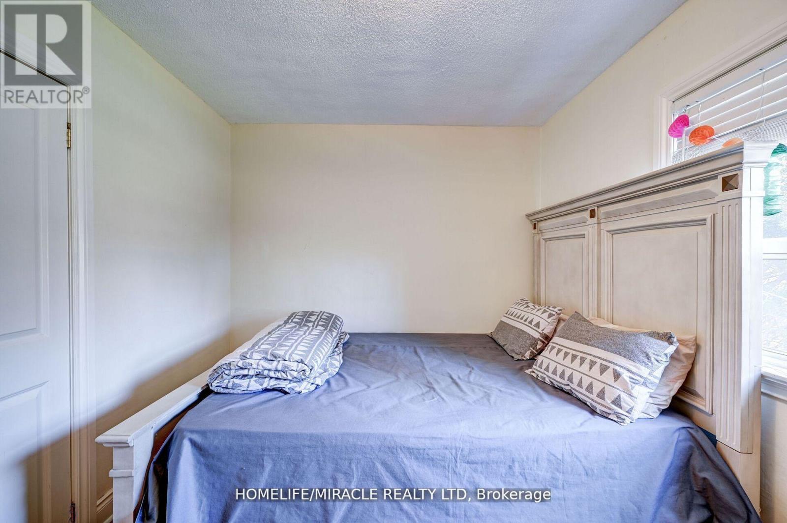1235 Old River Road, Mississauga, Ontario  L5G 1X1 - Photo 26 - W12089138