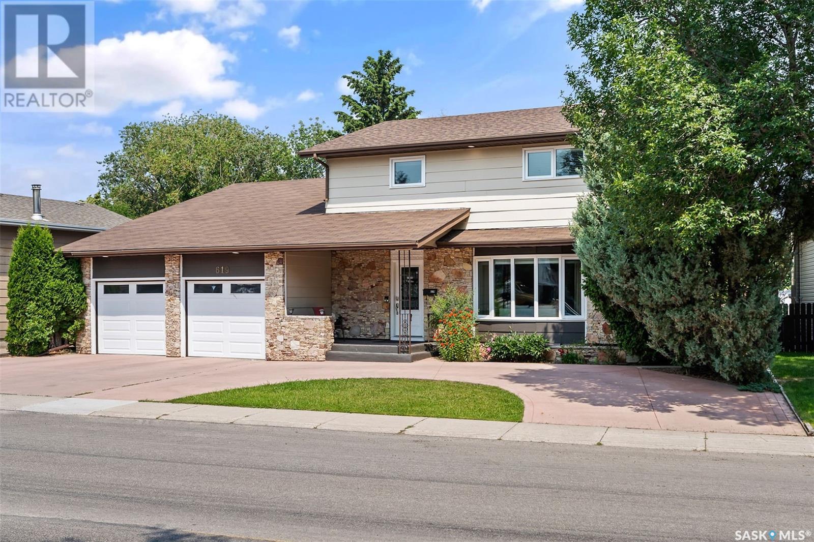 Property at 619 Kingsmere BOULEVARD image 2