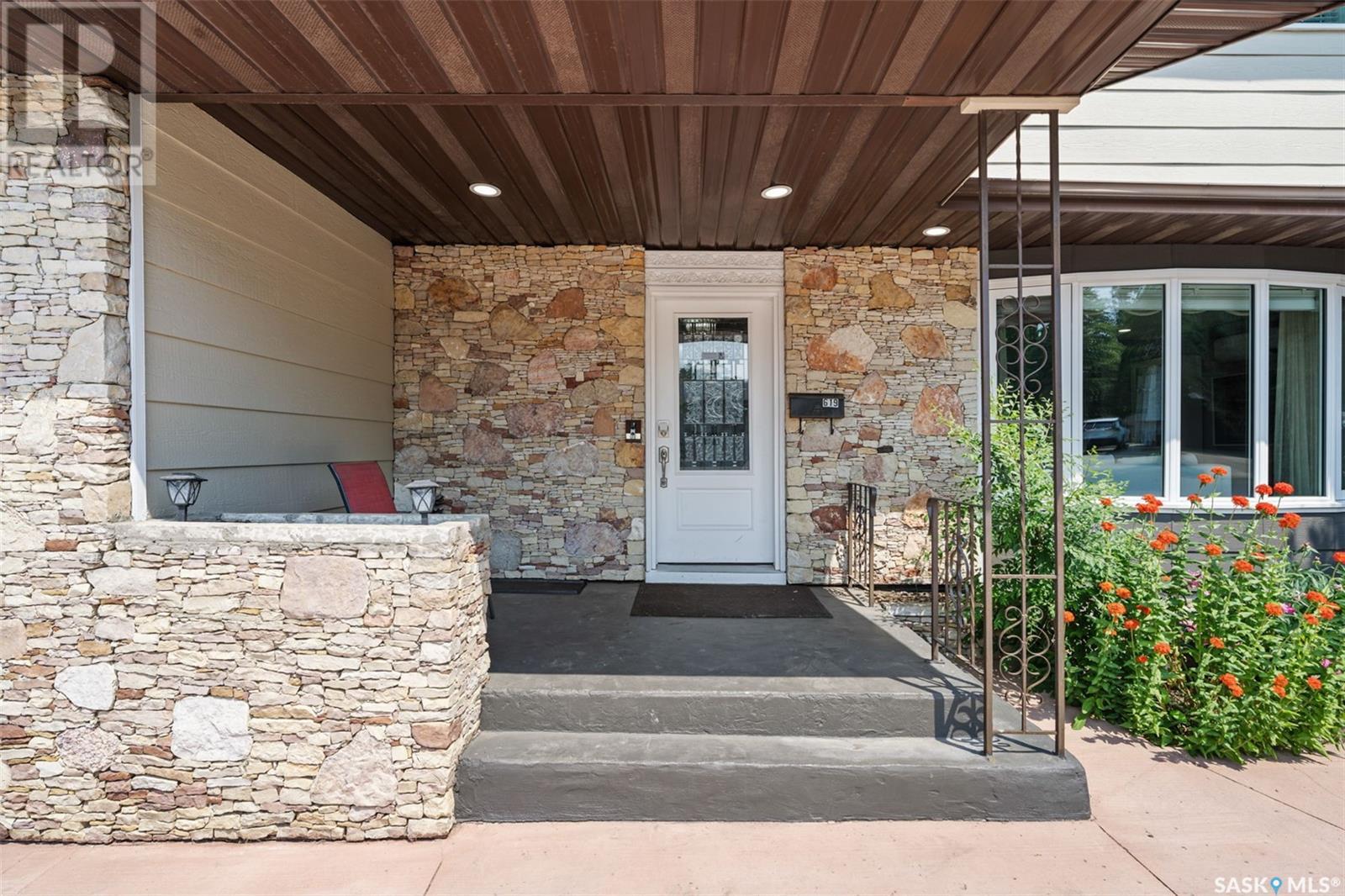 Property at 619 Kingsmere BOULEVARD image 3