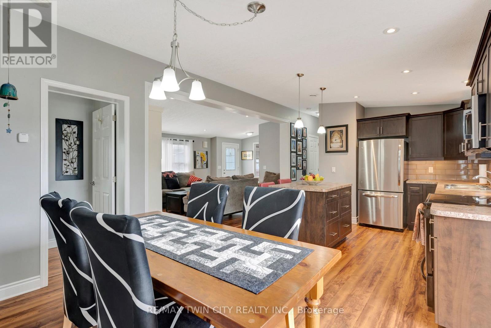4 Maple Ridge - 1429 Sheffield Road, Hamilton, Ontario  N1R 2B9 - Photo 11 - X12089084