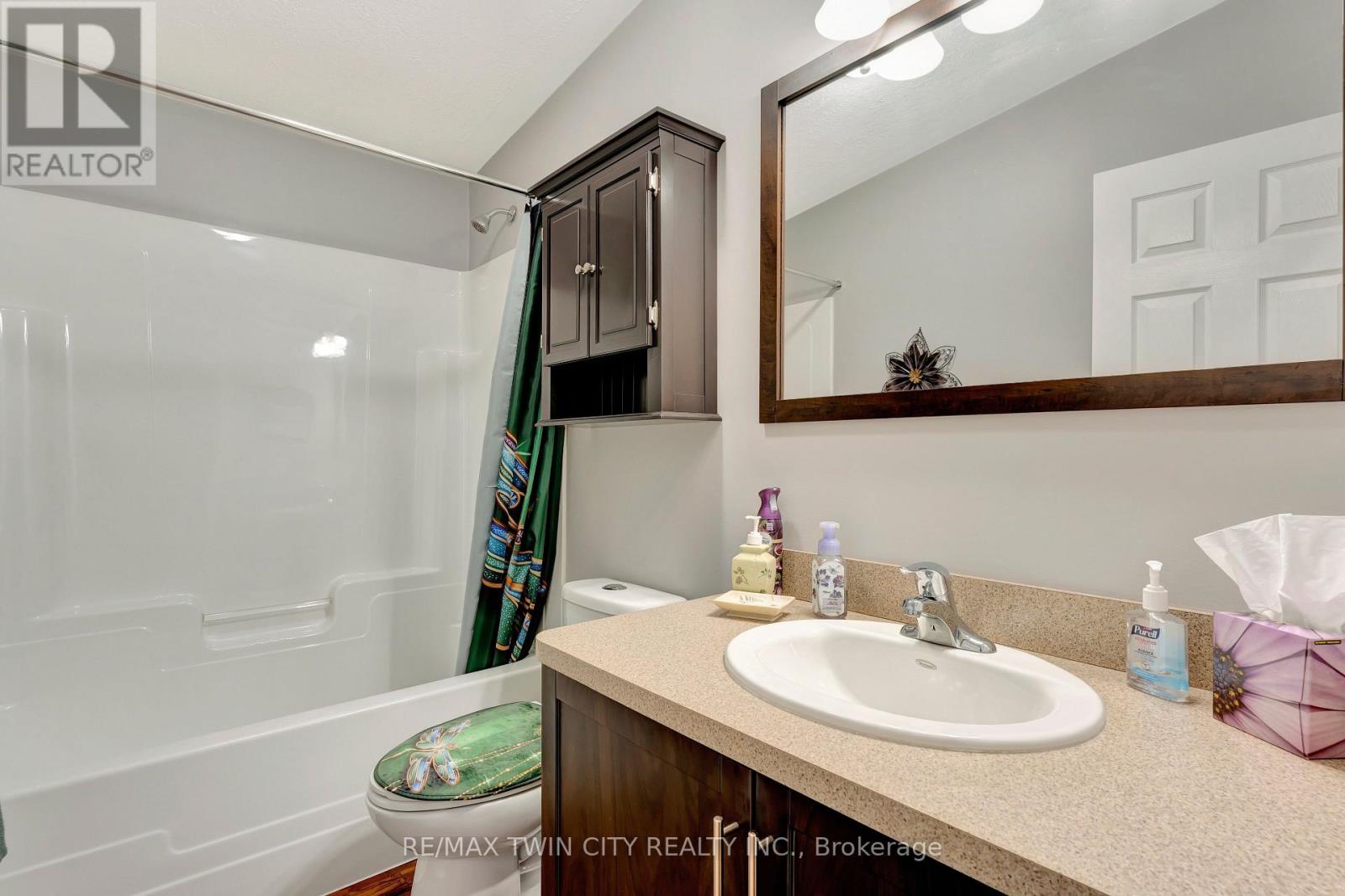4 Maple Ridge - 1429 Sheffield Road, Hamilton, Ontario  N1R 2B9 - Photo 14 - X12089084