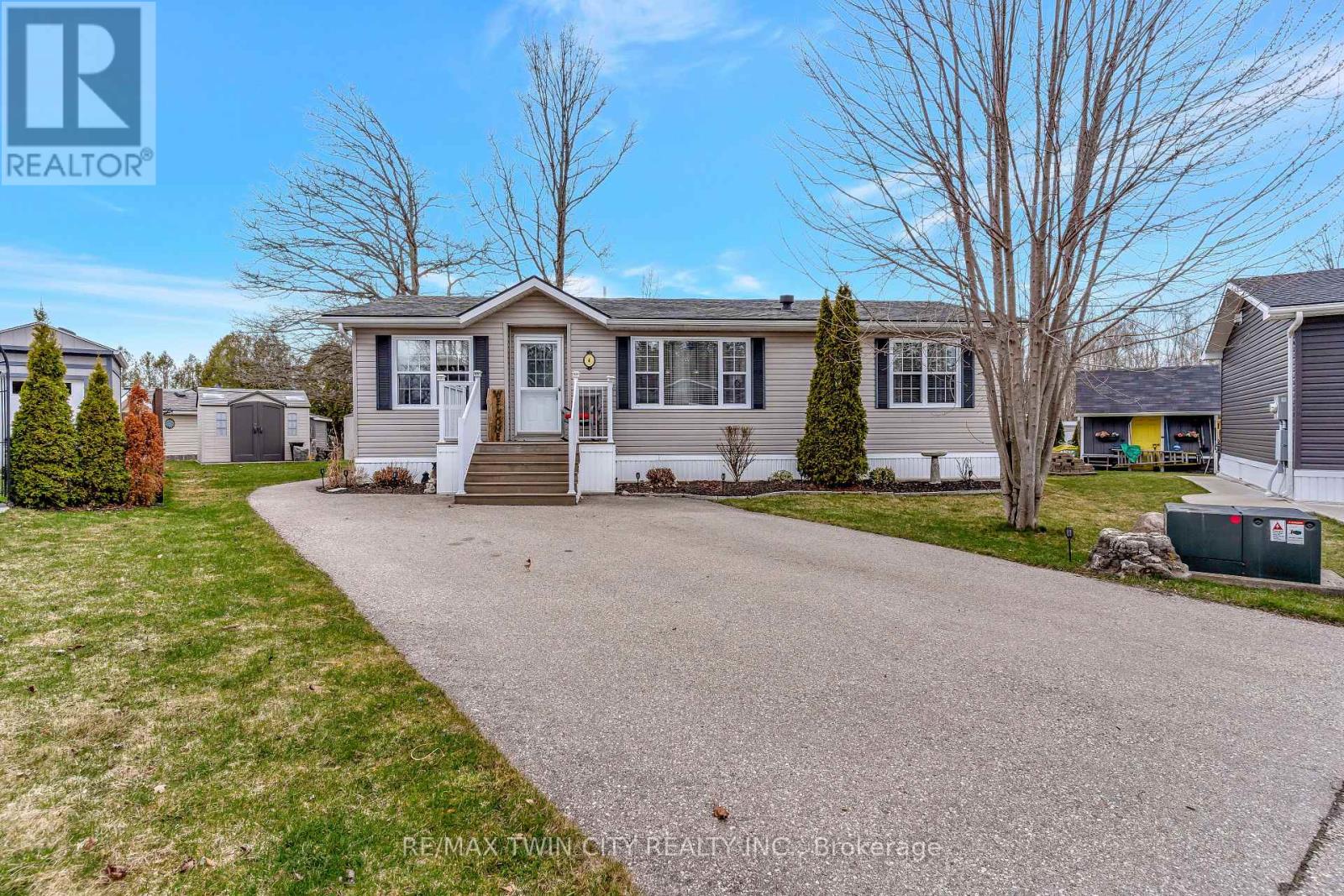 4 Maple Ridge - 1429 Sheffield Road, Hamilton, Ontario  N1R 2B9 - Photo 2 - X12089084