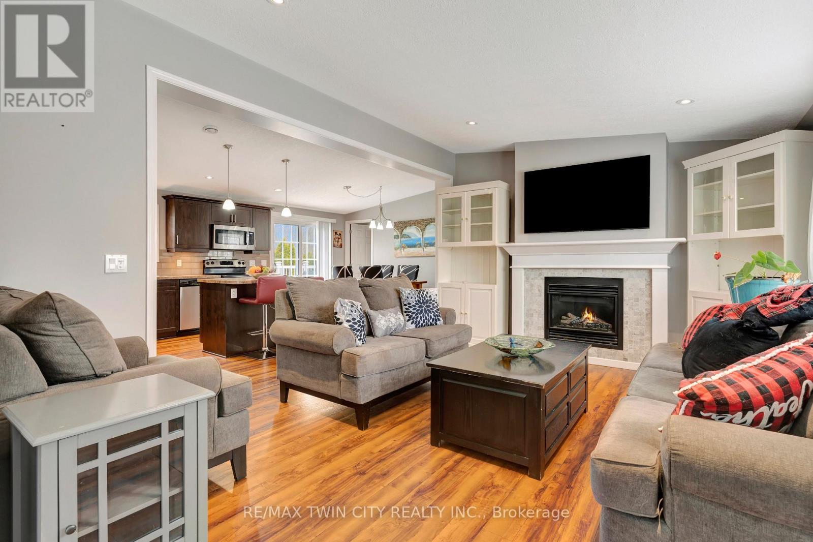 4 Maple Ridge - 1429 Sheffield Road, Hamilton, Ontario  N1R 2B9 - Photo 3 - X12089084