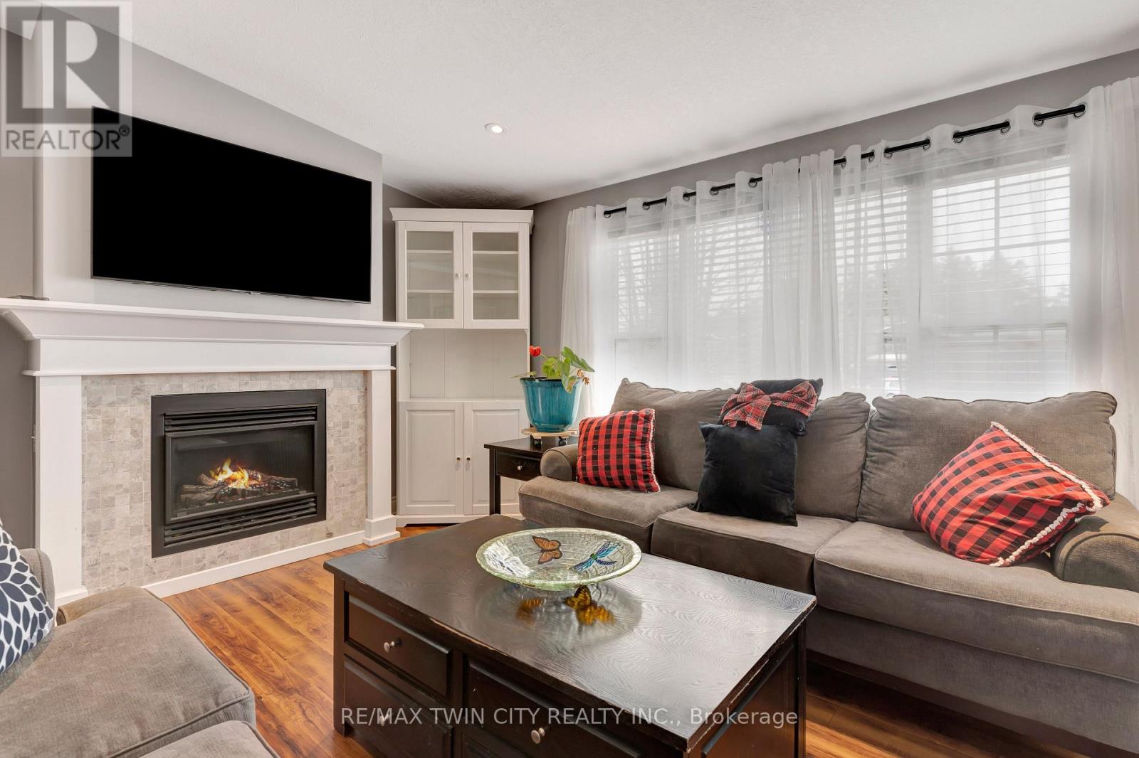 4 Maple Ridge - 1429 Sheffield Road, Hamilton, Ontario  N1R 2B9 - Photo 5 - X12089084