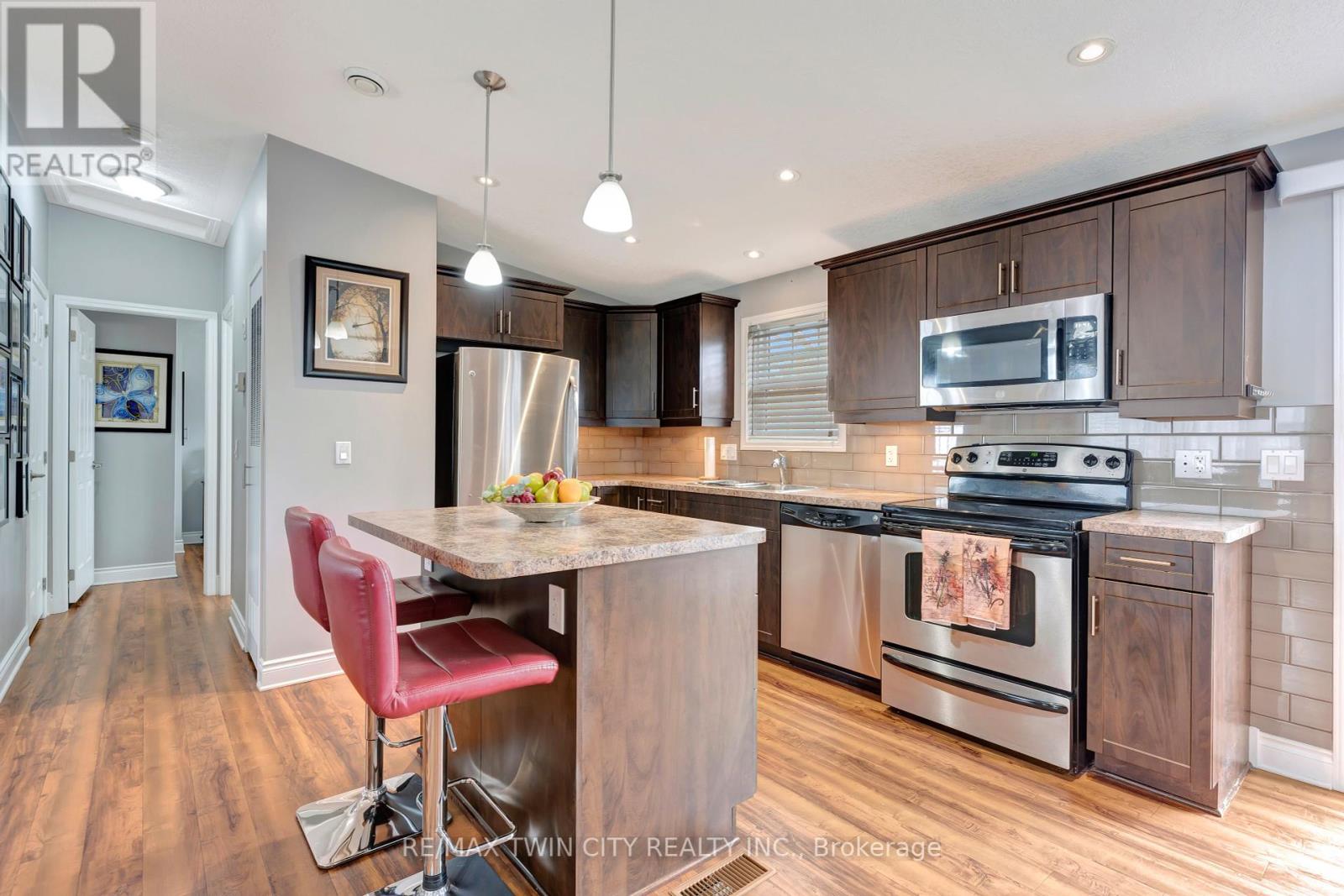 4 Maple Ridge - 1429 Sheffield Road, Hamilton, Ontario  N1R 2B9 - Photo 7 - X12089084