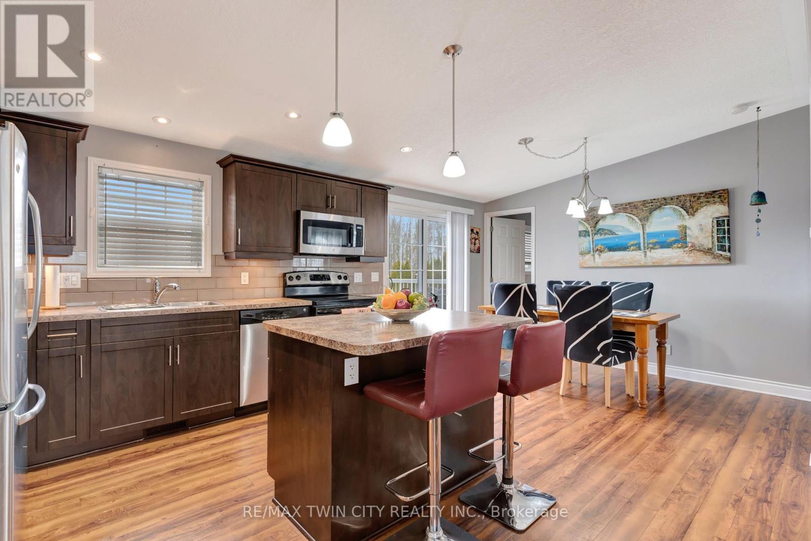 4 Maple Ridge - 1429 Sheffield Road, Hamilton, Ontario  N1R 2B9 - Photo 8 - X12089084