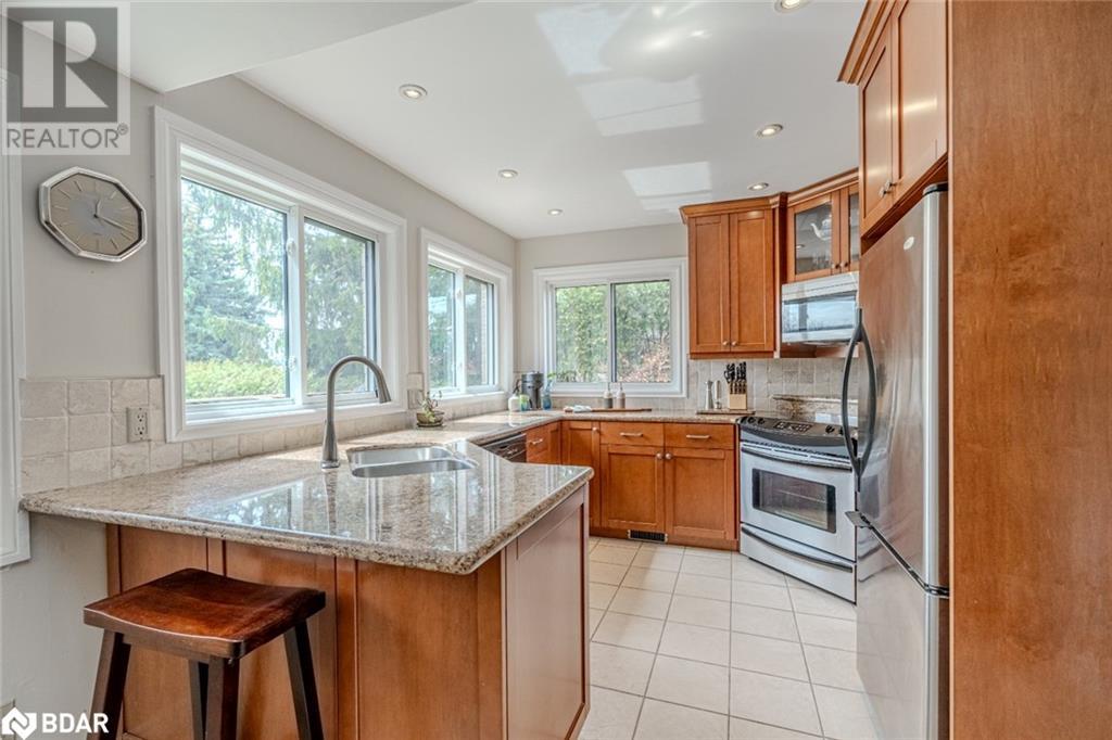 Property at 105 BROADVIEW Avenue image 3